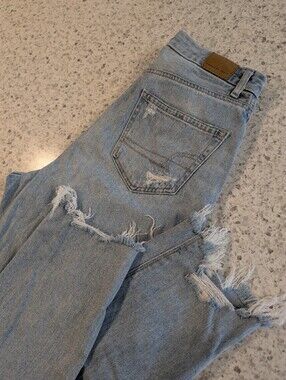 American Eagle 4 Curvy Mom Jean Light Blue Denim Rips Distressed Regular Jeans